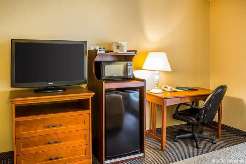 Quality Inn Newton At I-80 Esterno foto