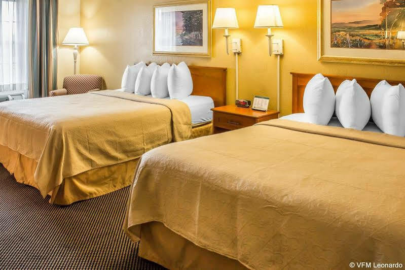 Quality Inn Newton At I-80 Esterno foto