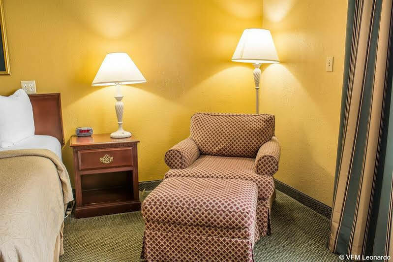 Quality Inn Newton At I-80 Esterno foto